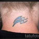 Aquarius tatouage sur son cou - une photo - un exemple du tatouage fini 01082016 1019 tatufoto.ru