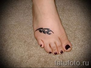 Aquarius tattoo on his leg - a photo - an example of the finished tattoo 01082016 2033 tatufoto.ru