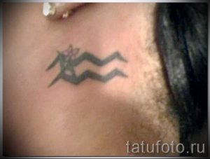 Aquarius tattoo on his neck - a photo - an example of the finished tattoo 01082016 1035 tatufoto.ru