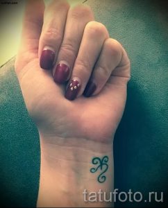Aries tatouage sur son poignet - une photo du tatouage fini 02082016 1011 tatufoto.ru