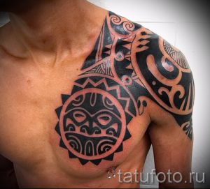 Foto - Tribal Tattoo auf Schulter Männer - ein Beispiel für einen Artikel über die Bedeutung der 1008 tatufoto.ru