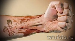 Foto - cooles Tattoo auf der Hand - ein Beispiel 1032 tatufoto.ru