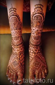 Henna auf den Fuß Figuren - Variationen über eine temporäre Henna-Tattoo 05082016 2015 tatufoto.ru