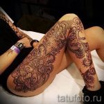 Mehendi sur la jambe sur la cuisse - options pour tatouage au henné temporaire sur 05082016 1089 tatufoto.ru