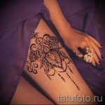 Mehendi sur sa jarretière de jambe - options pour tatouage au henné temporaire sur 05082016 3097 tatufoto.ru