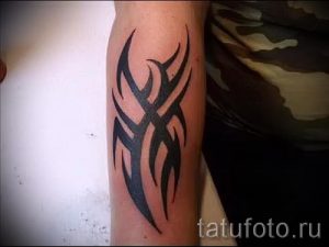Photo - tatouage tribal sur son avant-bras - un exemple pour un article sur l'importance de 1020 tatufoto.ru