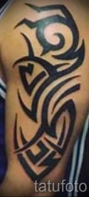 Photo — tatouage tribal sur son bras — un exemple pour un article sur l’importance de 1021 tatufoto.ru