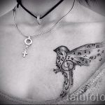 Tattoo-Noten und Violinschlüssel - ein Foto des fertigen Tätowierung auf 02082016 1067 tatufoto.ru