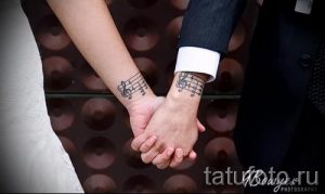 Tätowierung stellt fest an seinem Handgelenk - ein Foto des fertigen Tätowierung 02082016 3040 tatufoto.ru