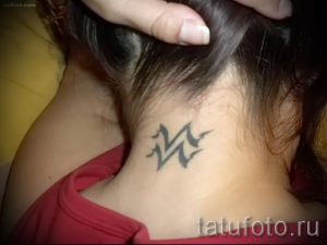 Wassermann Tattoo auf seinem Hals - ein Foto - ein Beispiel für die fertigen Tätowierung 01082016 2062 tatufoto.ru