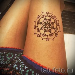easy mehendi on her leg - options for temporary henna tattoo on 05082016 1011 tatufoto.ru