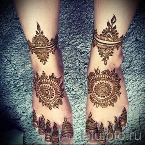 mandala mehendi on her leg - options for temporary henna tattoo on 05082016 1029 tatufoto.ru