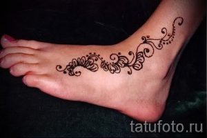 mehendi Designs auf den Fuß - Optionen für temporäre Henna-Tattoo auf 05082016 1055 tatufoto.ru