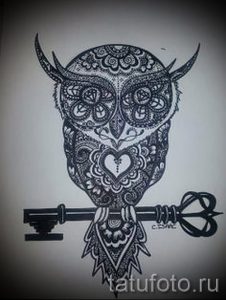 mehendi Eule auf seinem Bein - die Möglichkeiten der temporären Henna-Tattoo auf 05082016 1059 tatufoto.ru