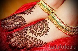 mehendi Muster auf dem Bein - Optionen für temporäre Henna-Tattoo auf 05082016 2069 tatufoto.ru