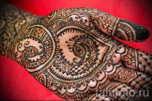 mehendi Muster auf der Hand - eine temporäre Henna-Tattoo Foto 13083 tatufoto.ru