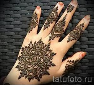 mehendi Muster auf der Hand - eine temporäre Henna-Tattoo Foto 14084 tatufoto.ru
