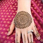 mehendi Muster auf der Hand - eine temporäre Henna-Tattoo Foto 2081 tatufoto.ru