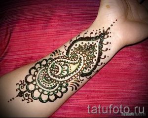 mehendi Tätowierung auf seinem Arm Foto - Foto von temporäre Henna-Tattoo 1186 tatufoto.ru