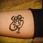 mehendi Tätowierung auf seinem Arm - eine temporäre Henna-Tattoo Foto 2185 tatufoto.ru