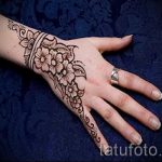 mehendi auf der Hand Blumen - Foto temporäre Henna-Tattoo 1023 tatufoto.ru