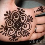 mehendi auf der Hand Blumen - Foto temporäre Henna-Tattoo 2024 tatufoto.ru