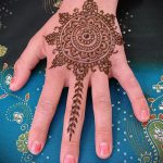 mehendi auf der Hand Mandala - eine temporäre Henna-Tattoo Foto 1031 tatufoto.ru