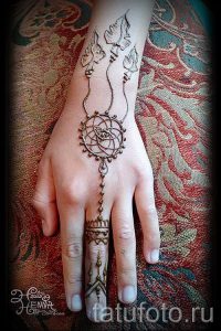 mehendi auf der Hand Traumfänger - Bild temporäre Henna-Tattoo 3036 tatufoto.ru