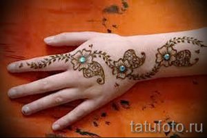 mehendi auf der Hand - eine temporäre Henna-Tattoo Foto 1022 tatufoto.ru