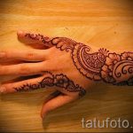 mehendi auf der rechten Hand - eine temporäre Henna-Tattoo Foto 1041 tatufoto.ru
