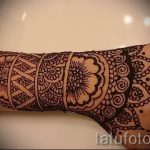 mehendi auf einer Hand Foto für Mädchen - eine temporäre Henna-Tattoo Foto 2046 tatufoto.ru