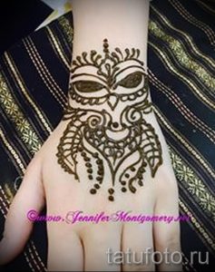 mehendi auf einer Hand Owl - Foto temporäre Henna-Tattoo 1048 tatufoto.ru