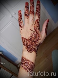 mehendi auf einer Hand snake - Fotos temporäre Henna-Tattoo 1049 tatufoto.ru
