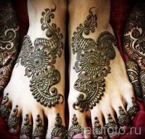 mehendi auf ihre Hand und Fuß - Optionen für temporäre Henna-Tattoo auf 05082016 2039 tatufoto.ru