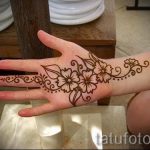 mehendi auf ihre Handzeichnung - Foto temporäre Henna-Tattoo 1055 tatufoto.ru
