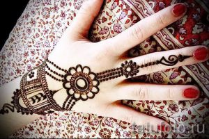 mehendi auf ihrem Arm Armband - Bild temporäre Henna-Tattoo 1058 tatufoto.ru