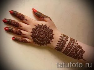 mehendi auf ihrem Arm Armband - Bild temporäre Henna-Tattoo 2059 tatufoto.ru