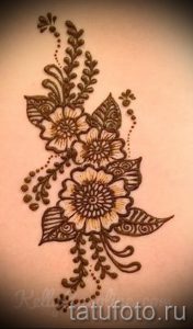 mehendi auf ihrem Arm Licht Bilder - Foto temporäre Henna-Tattoo 1064 tatufoto.ru