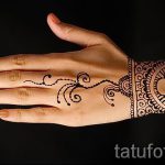 mehendi auf ihrem Arm als Armband - eine temporäre Henna-Tattoo Foto 1057 tatufoto.ru