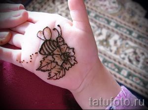 mehendi auf ihrem Arm ein wenig - Bild temporäre Henna-Tattoo 2062 tatufoto.ru