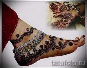 mehendi auf ihrer Hand und Fuß - eine temporäre Henna-Tattoo Foto 1069 tatufoto.ru