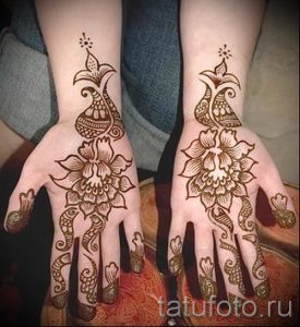 mehendi auf zwei Händen - eine temporäre Henna-Tattoo Foto 1070 tatufoto.ru