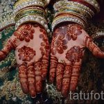mehendi henna on her hand - a temporary henna tattoo photo 2077 tatufoto.ru