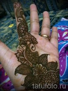 mehendi on a hand photo for girls - a temporary henna tattoo photo 2092 tatufoto.ru