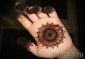 mehendi on hand at home - a temporary henna tattoo photo 1098 tatufoto.ru