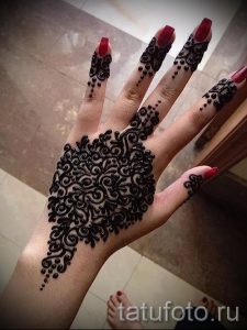 mehendi on hand black henna - a temporary henna tattoo photo 1100 tatufoto.ru
