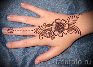 mehendi on hand for beginners - Picture temporary henna tattoo 1104 tatufoto.ru