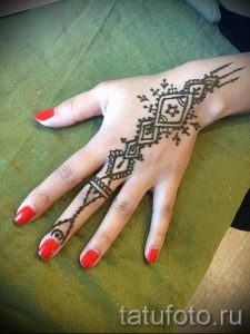 mehendi on hand geometry - a temporary henna tattoo photo 1109 tatufoto.ru