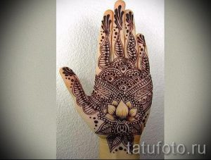 mehendi on hand lotus - a temporary henna tattoo photo 1110 tatufoto.ru