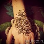 mehendi on hand mandala - a temporary henna tattoo photo 1111 tatufoto.ru
